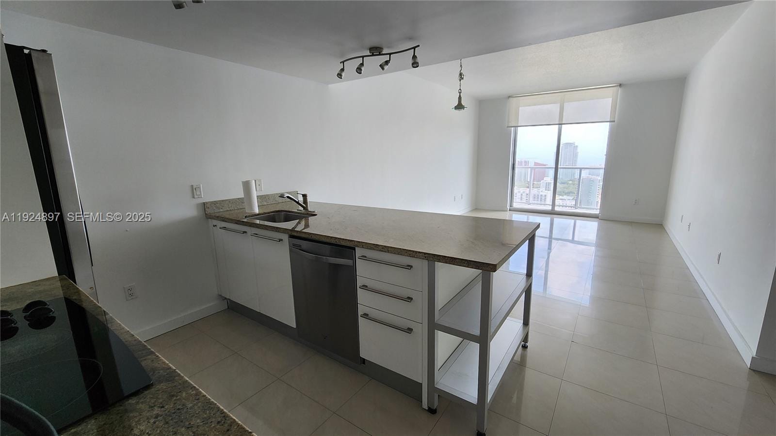 185 SW 7th Street 3814, Miami, FL 33130 photo 2