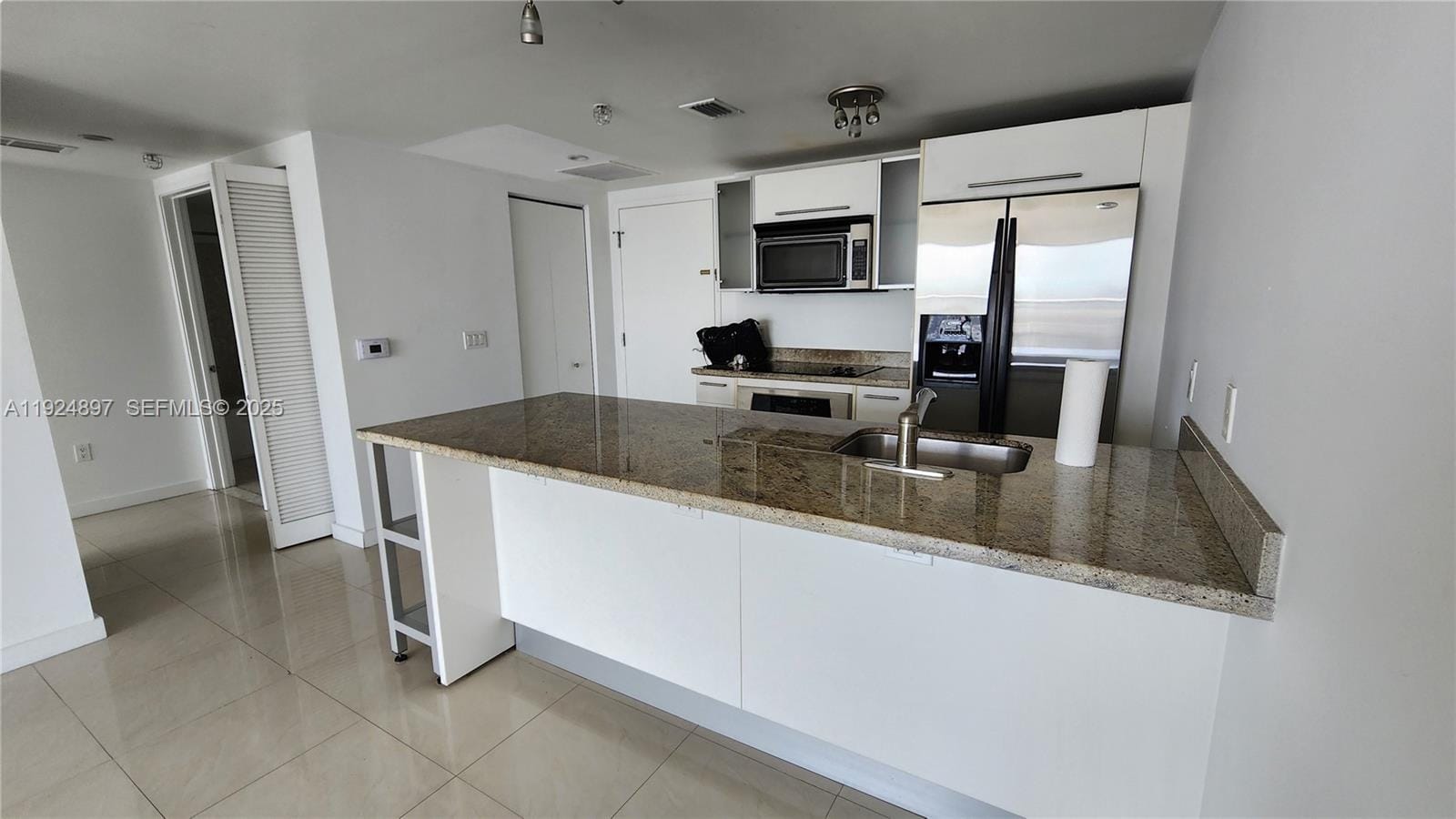 185 SW 7th Street 3814, Miami, FL 33130 photo 5