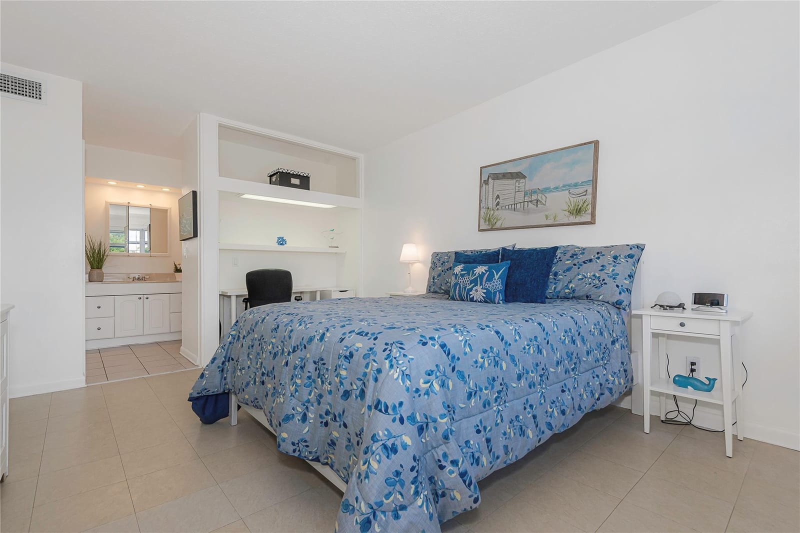 470 Paradise Isle Boulevard 204, Hallandale Beach, FL 33009 photo 13