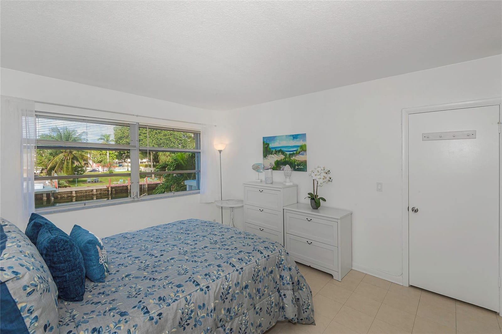 470 Paradise Isle Boulevard 204, Hallandale Beach, FL 33009 photo 14