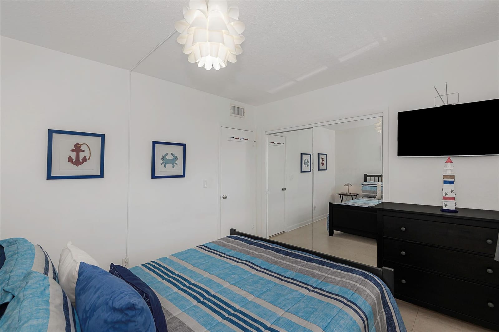 470 Paradise Isle Boulevard 204, Hallandale Beach, FL 33009 photo 17