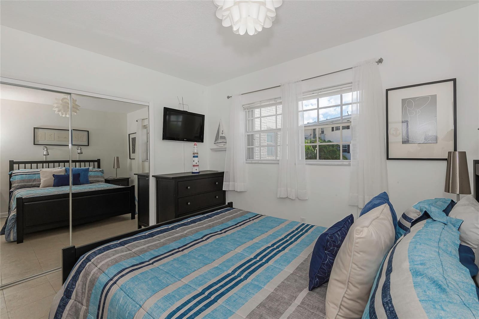 470 Paradise Isle Boulevard 204, Hallandale Beach, FL 33009 photo 18
