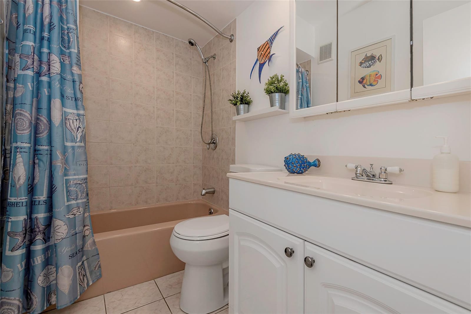 470 Paradise Isle Boulevard 204, Hallandale Beach, FL 33009 photo 19