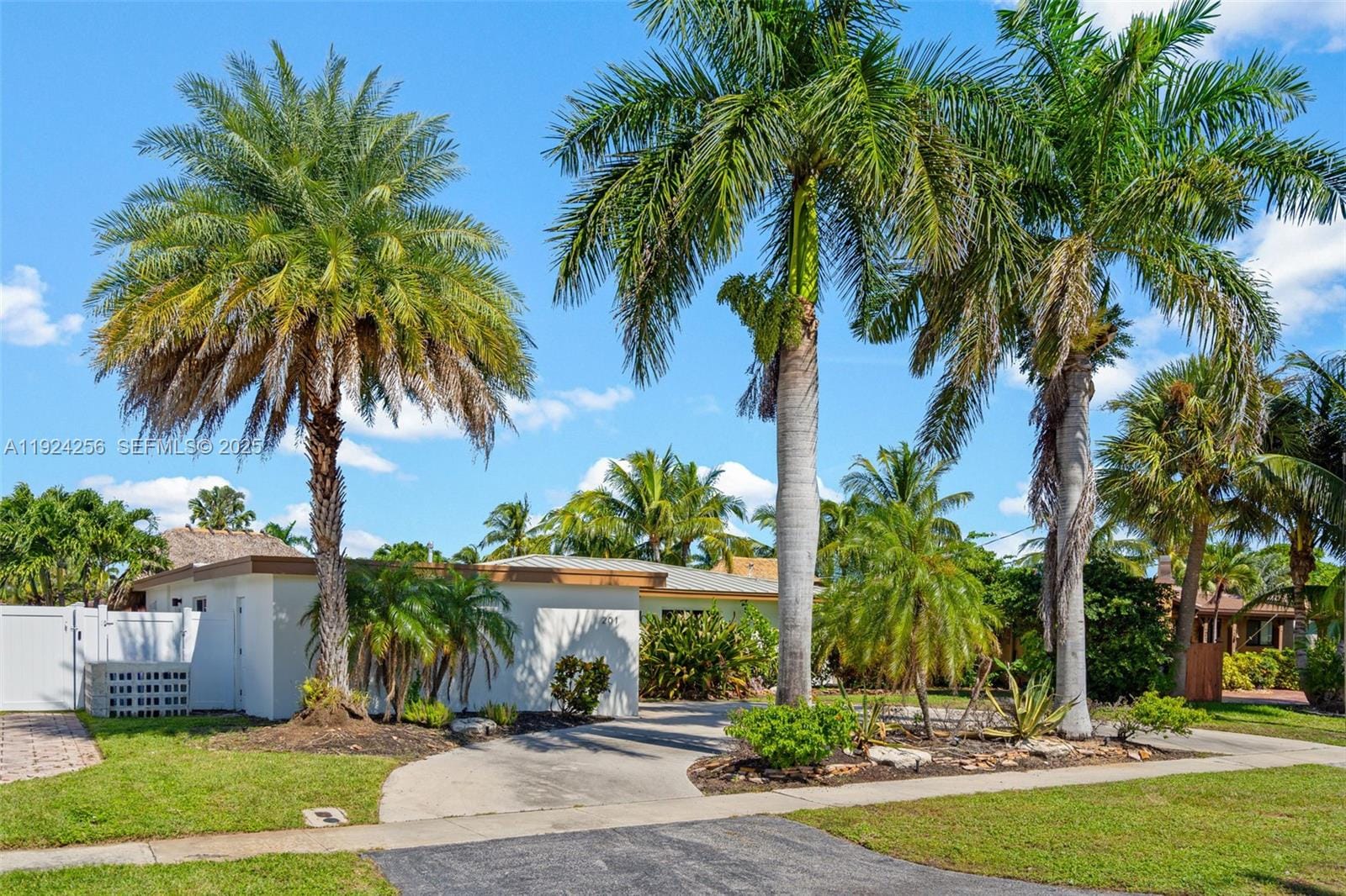 201 SE 12th Street, Pompano Beach, FL 33060 photo 2
