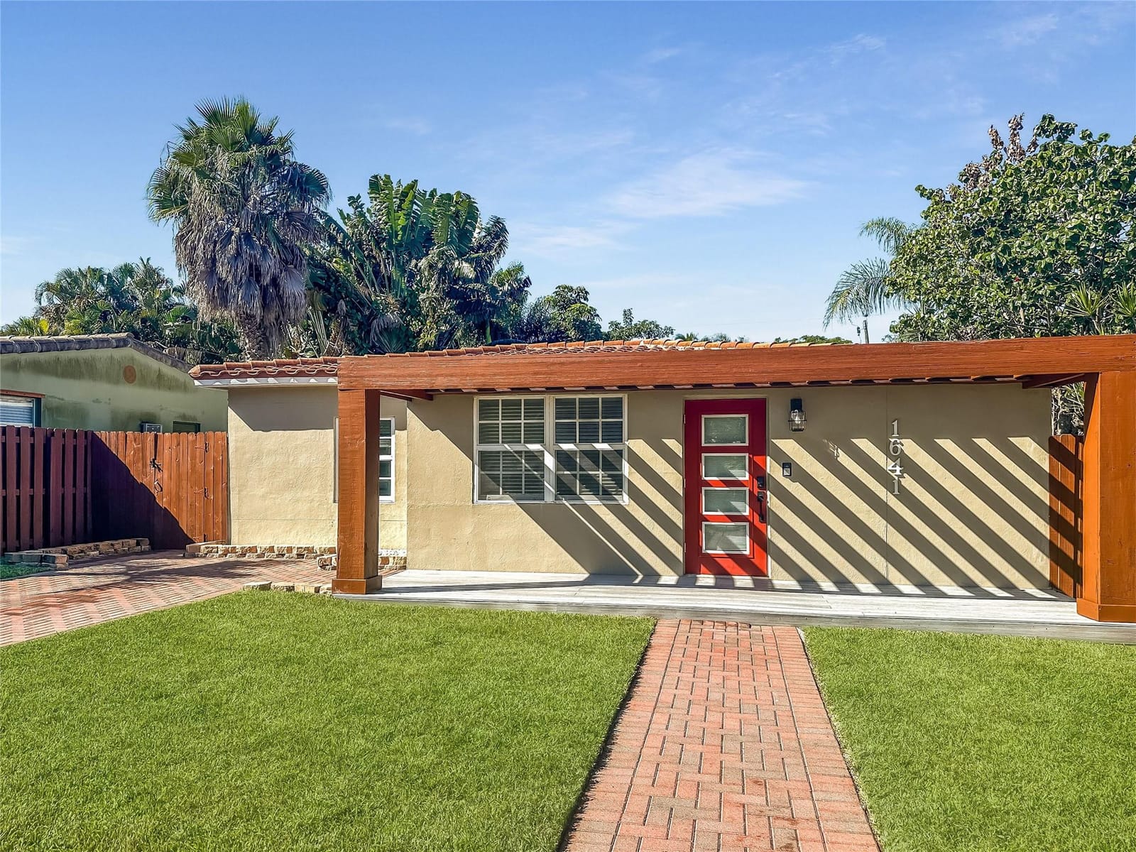 1641 NW 6th Avenue — photo 3