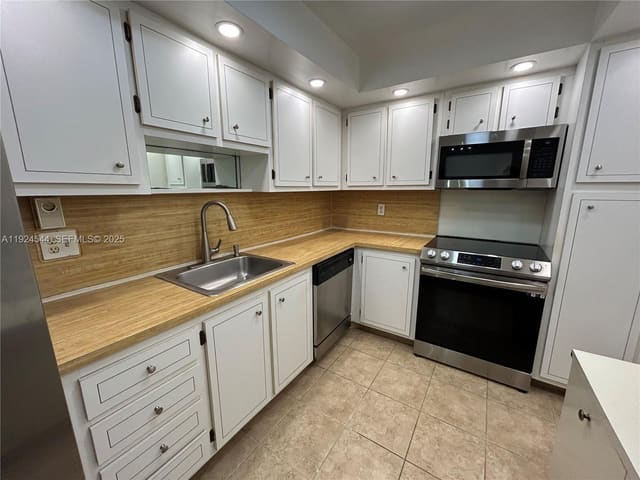 1100 Saint Charles Place 308, Pembroke Pines, FL 33026