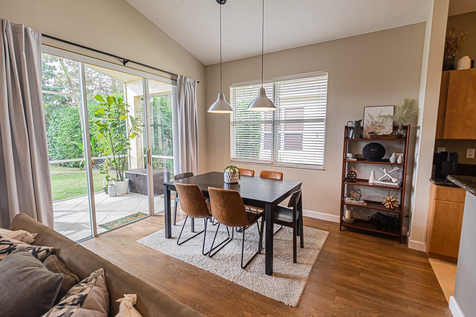 119 NW Willow Grove Avenue — photo 3