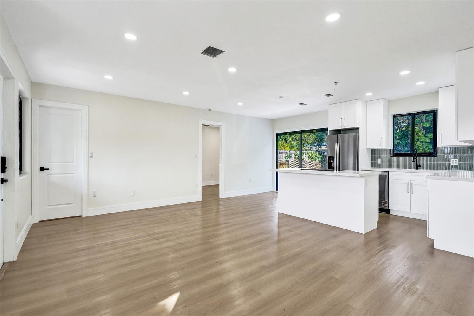 2331 Nassau Drive — photo 9