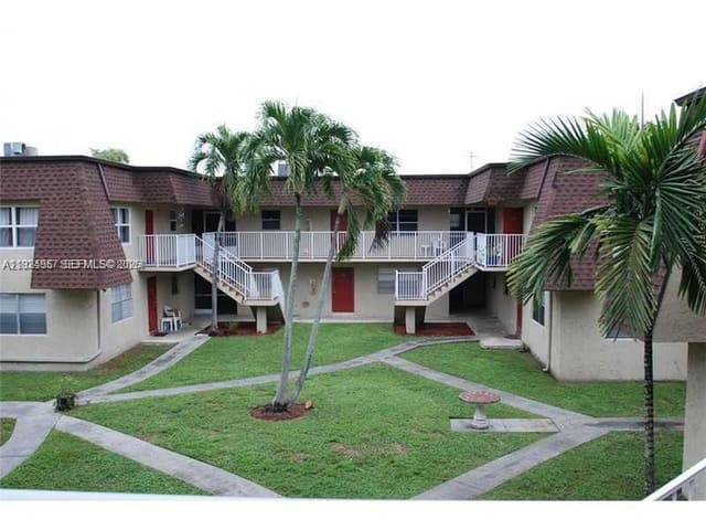 4528 SW 54th Street 304-B, sold in Emerald Isles Condo, Dania Beach, FL