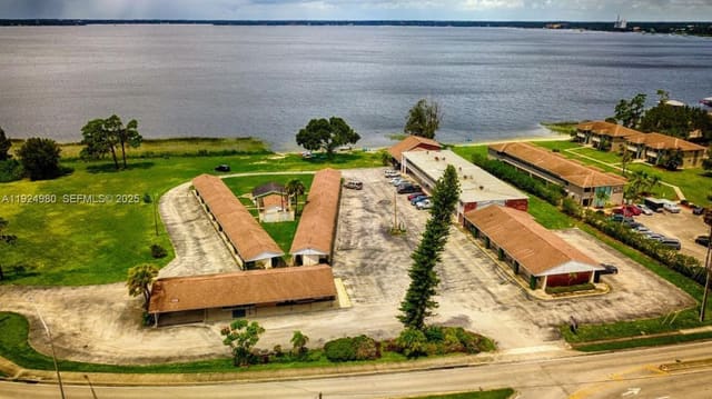 1001 Lakeview Drive, Sebring, FL 33870