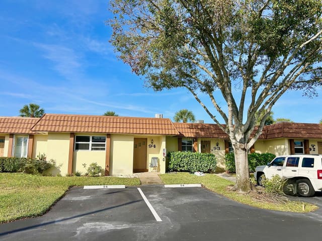 5780 Fernley Drive W 94, sold in Cresthaven Condo Townhomes Sec 2, West Palm Beach, FL