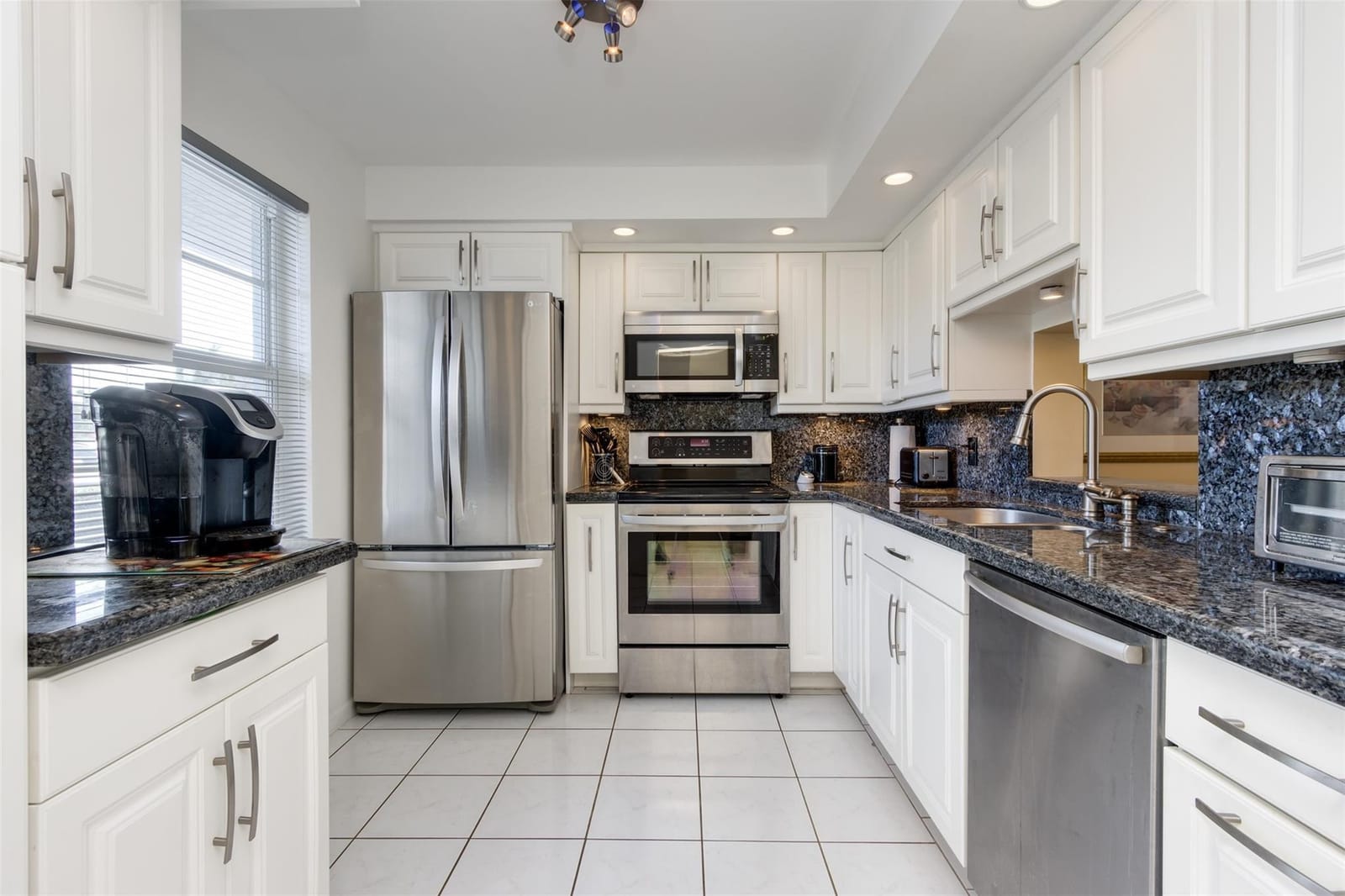 190 SE 5th Avenue 108 — photo 2