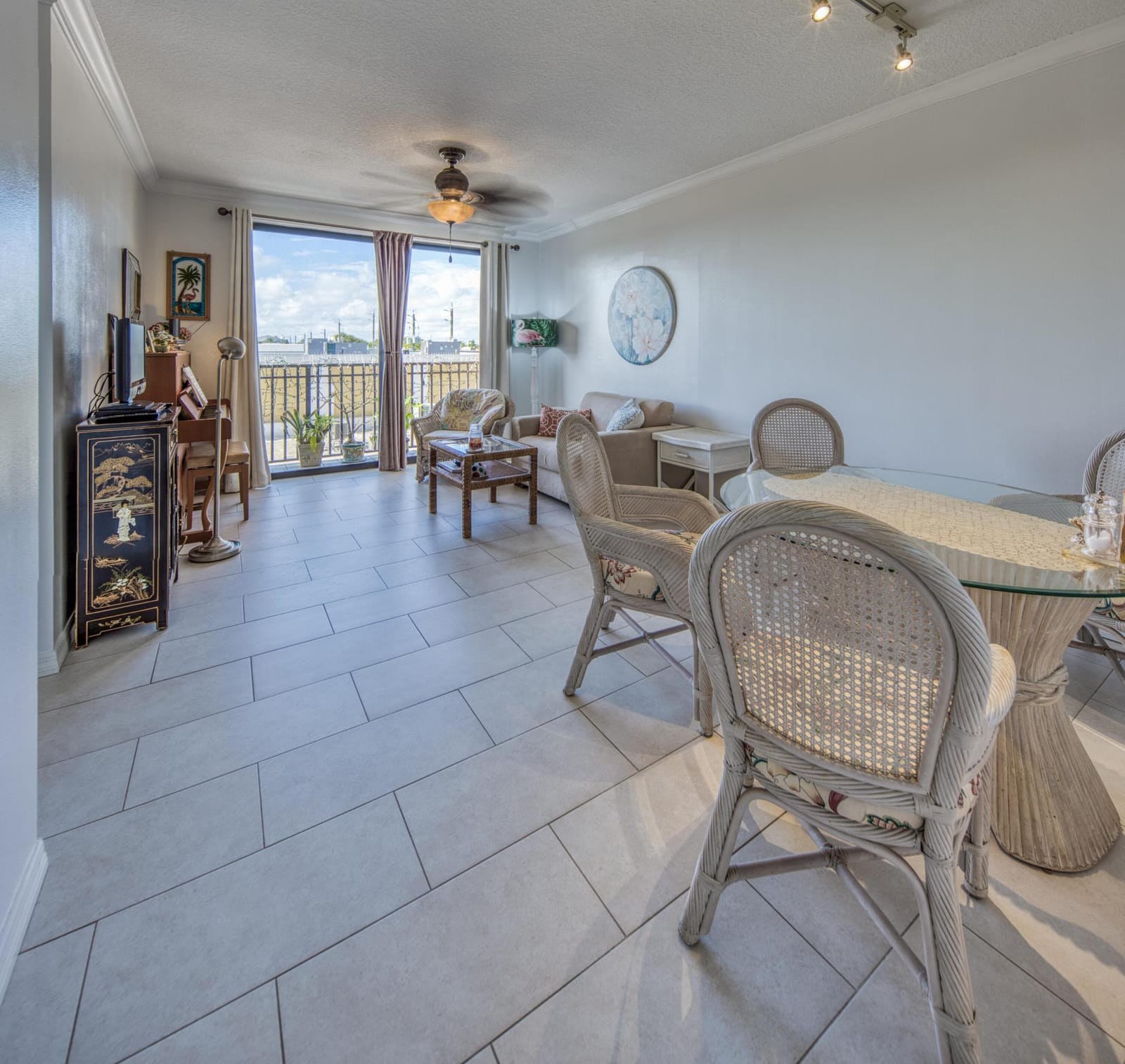 511 Lucerne Avenue 314, Lake Worth Beach, FL 33460 photo 2