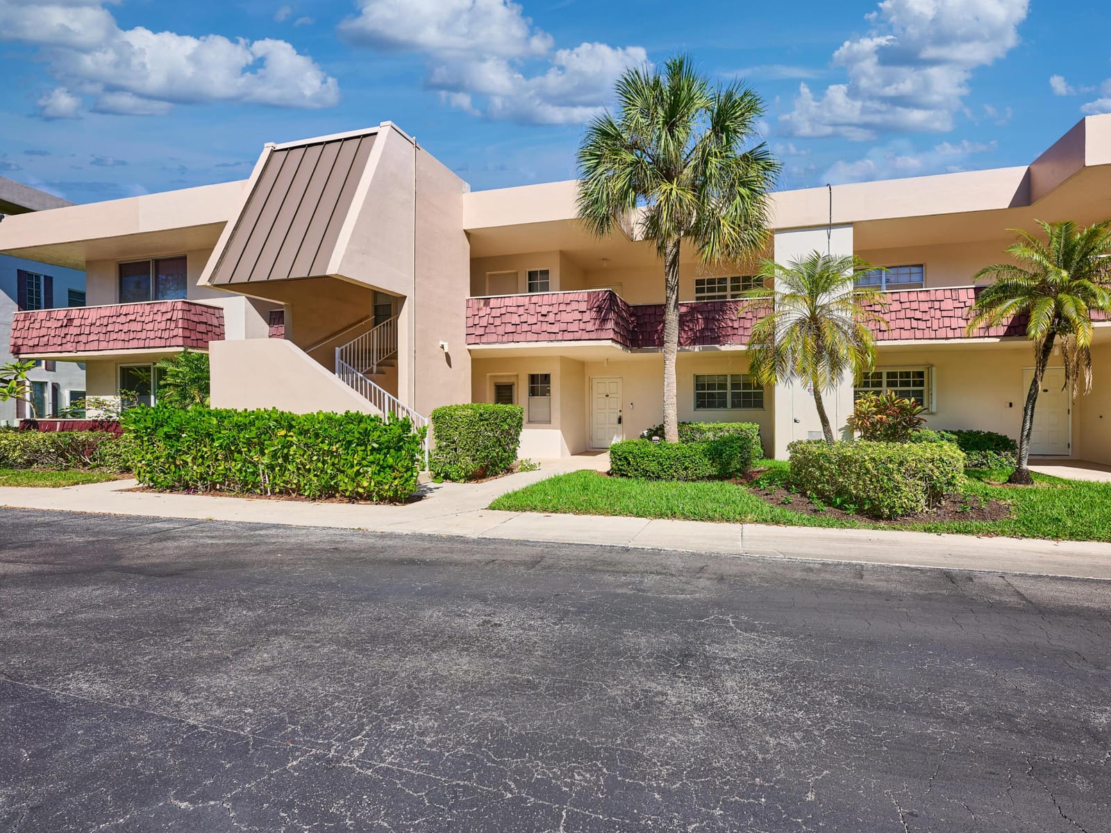 3001 S Palm Aire Drive 107 — photo 2