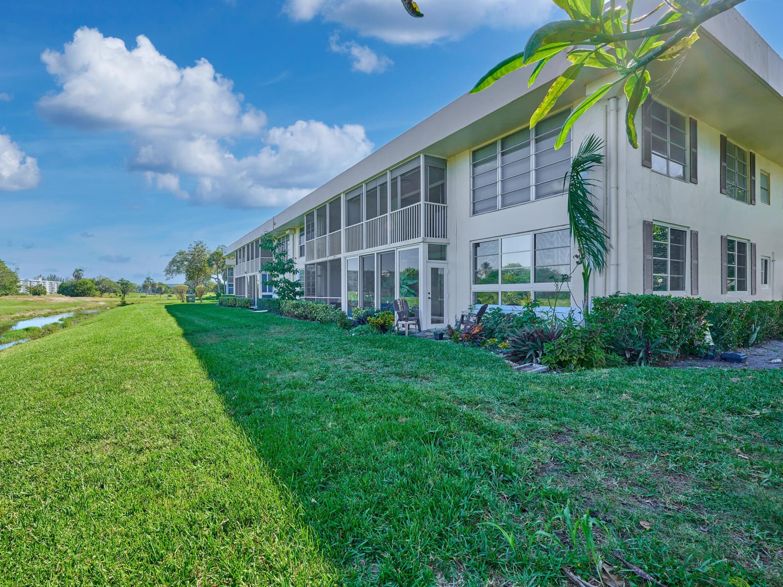 3001 S Palm Aire Drive 107 — photo 9