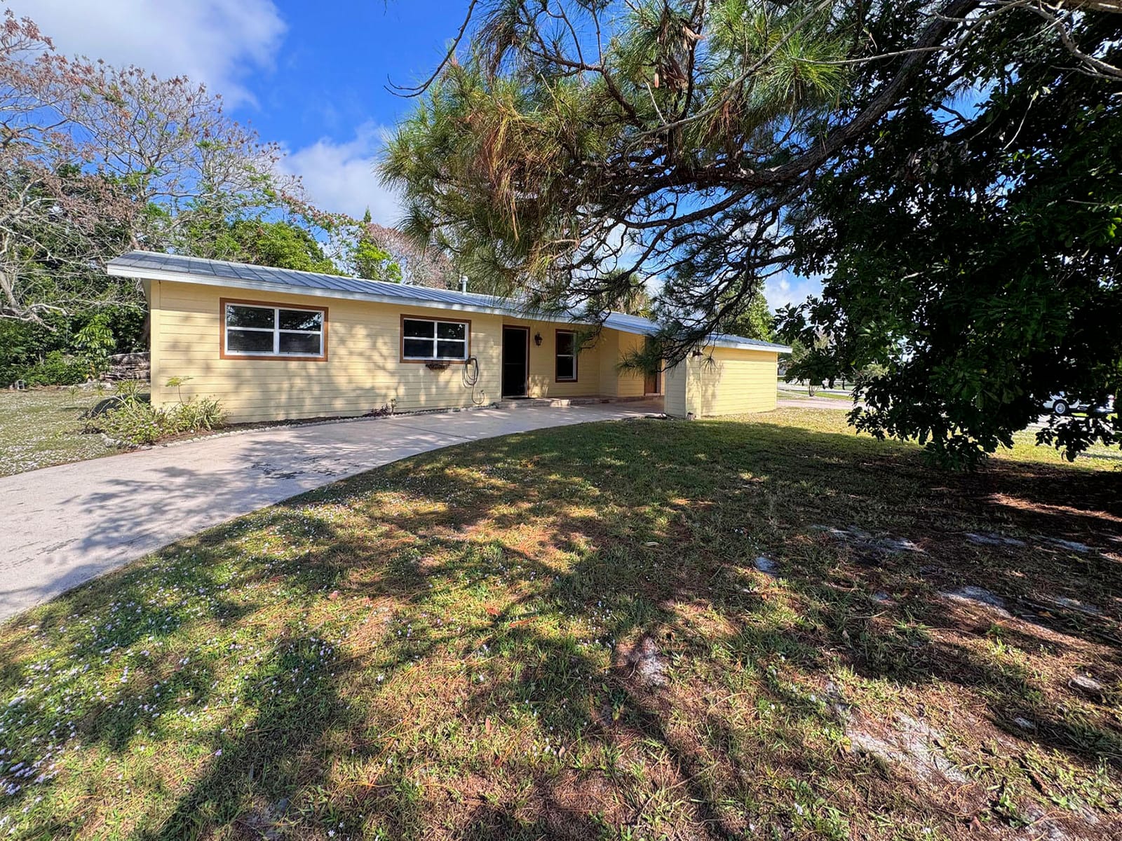 401 SE Tranquilla Avenue, Port St. Lucie, FL 34983