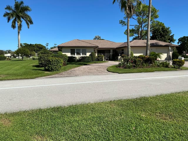 11756 N Lake Drive, Boynton Beach, FL 33436