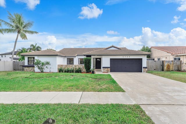 5700 Hawkes Bluff Avenue, Davie, FL 33331
