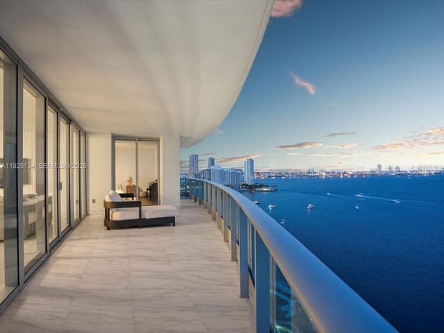 1331 Brickell Bay Drive 1811, Miami, FL 33131