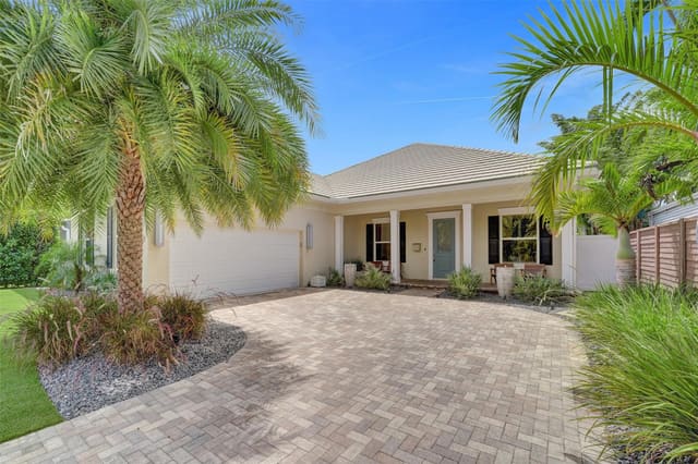517 NE 11th Avenue, sold in Halls Add 1-134 D, Fort Lauderdale, FL