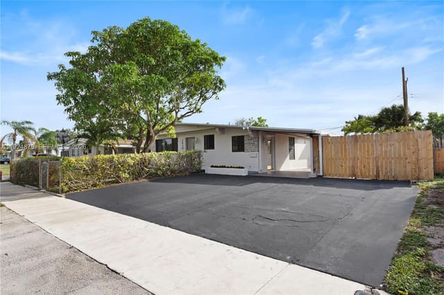 1410 NW 42nd Street, sold in Twin Lakes Homes, Oakland Park, FL