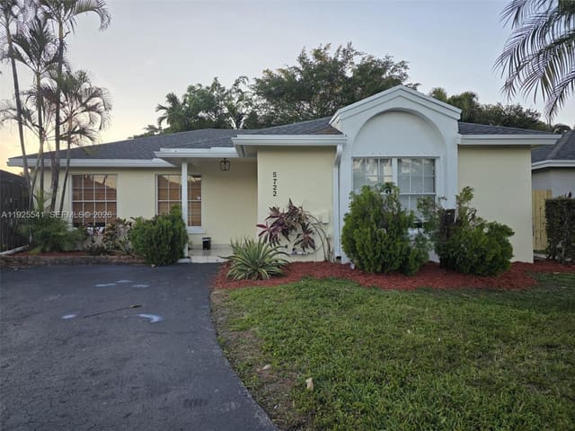 5722 NW 101st Court, Doral, FL 33178