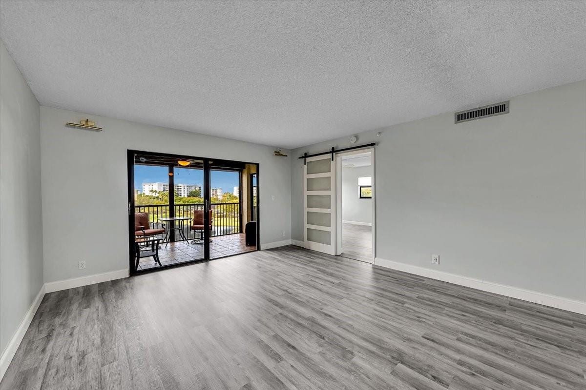 2112 S Cypress Bend Drive 508 — photo 11