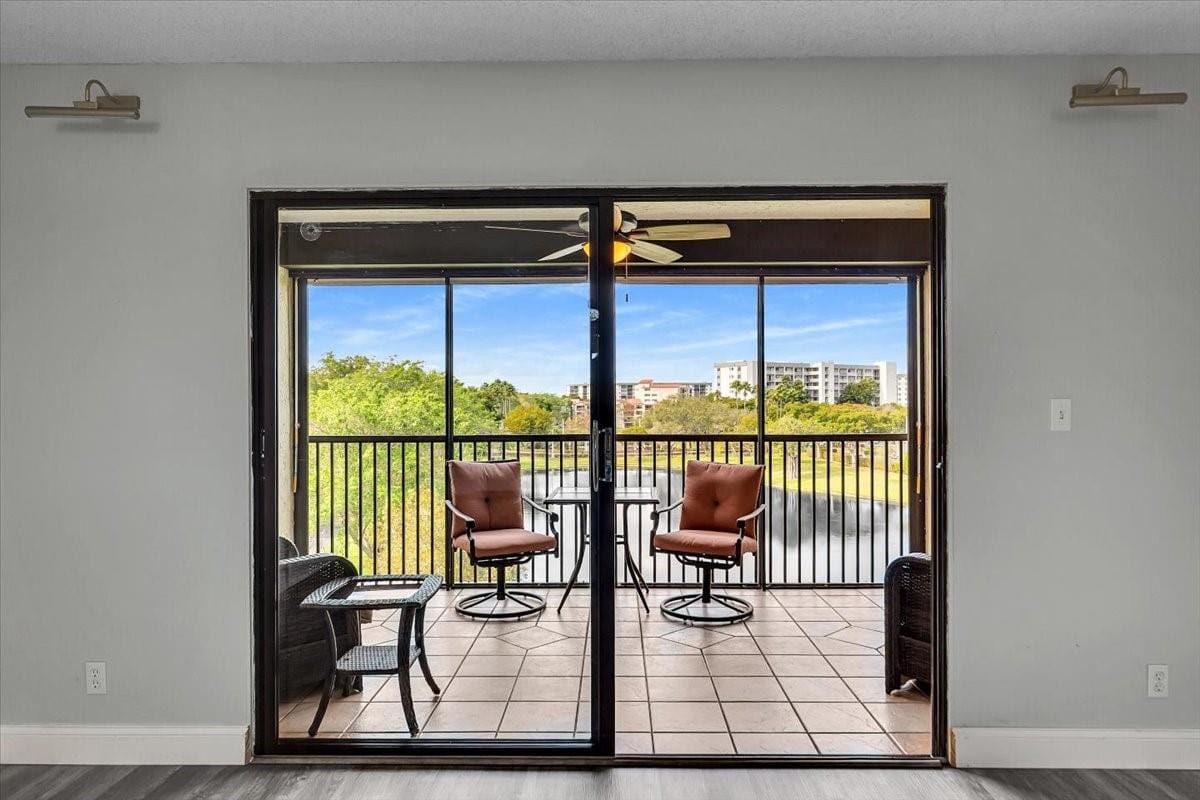 2112 S Cypress Bend Drive 508 — photo 12