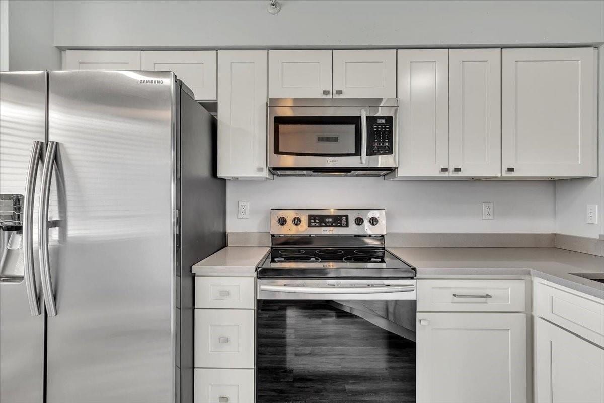 2112 S Cypress Bend Drive 508 — photo 3