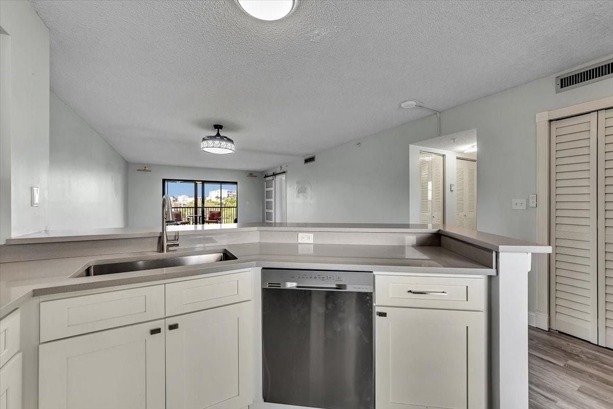2112 S Cypress Bend Drive 508 — photo 4