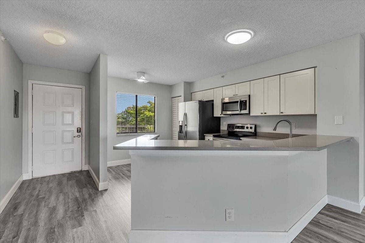 2112 S Cypress Bend Drive 508 — photo 7