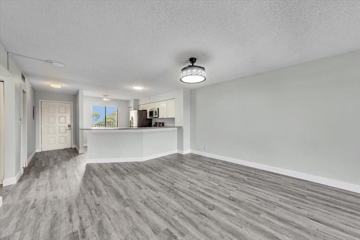 2112 S Cypress Bend Drive 508 — photo 9