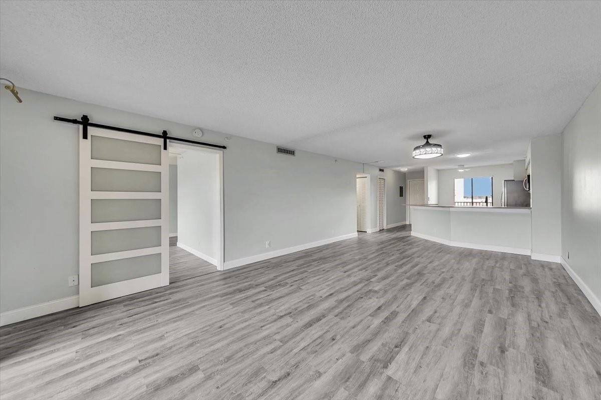 2112 S Cypress Bend Drive 508 — photo 10