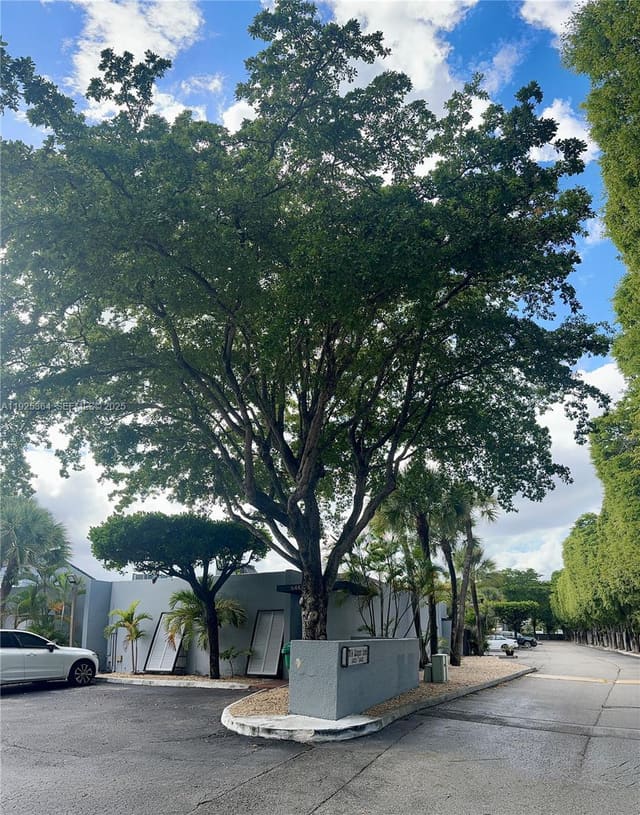 6442 Milk Wagon Lane, sold in Miami Lakes Windmill Gate, Miami Lakes, FL