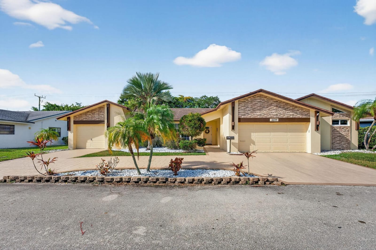 4609 Norfolk Island Pine Drive, Tamarac, FL 33319