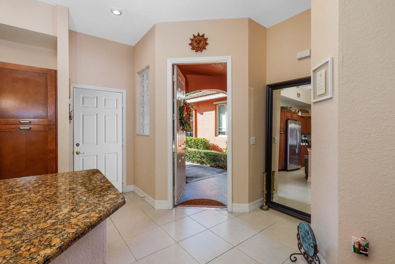 55 SE Palermo Court 105 — photo 5