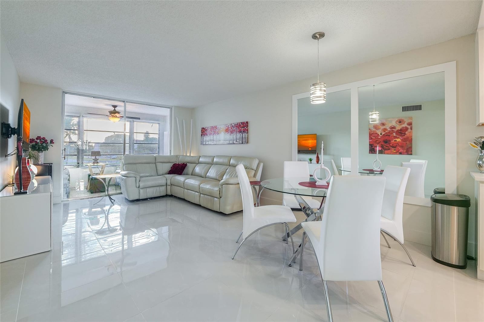 9380 Sunrise Lakes Boulevard 207, Sunrise, FL 33322