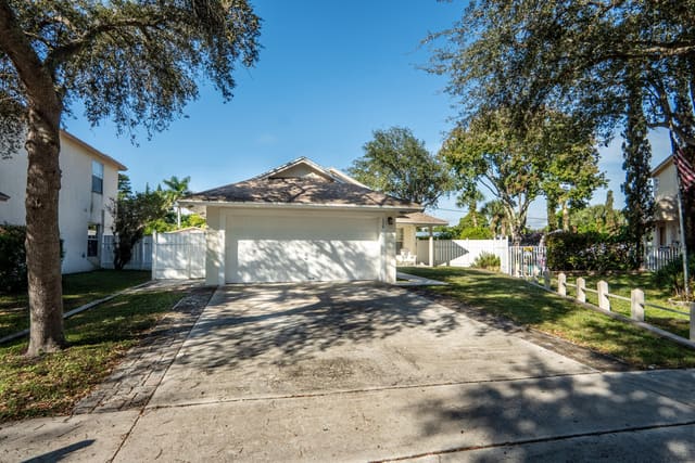 139 Pennock Landing Circle, Jupiter, FL 33458