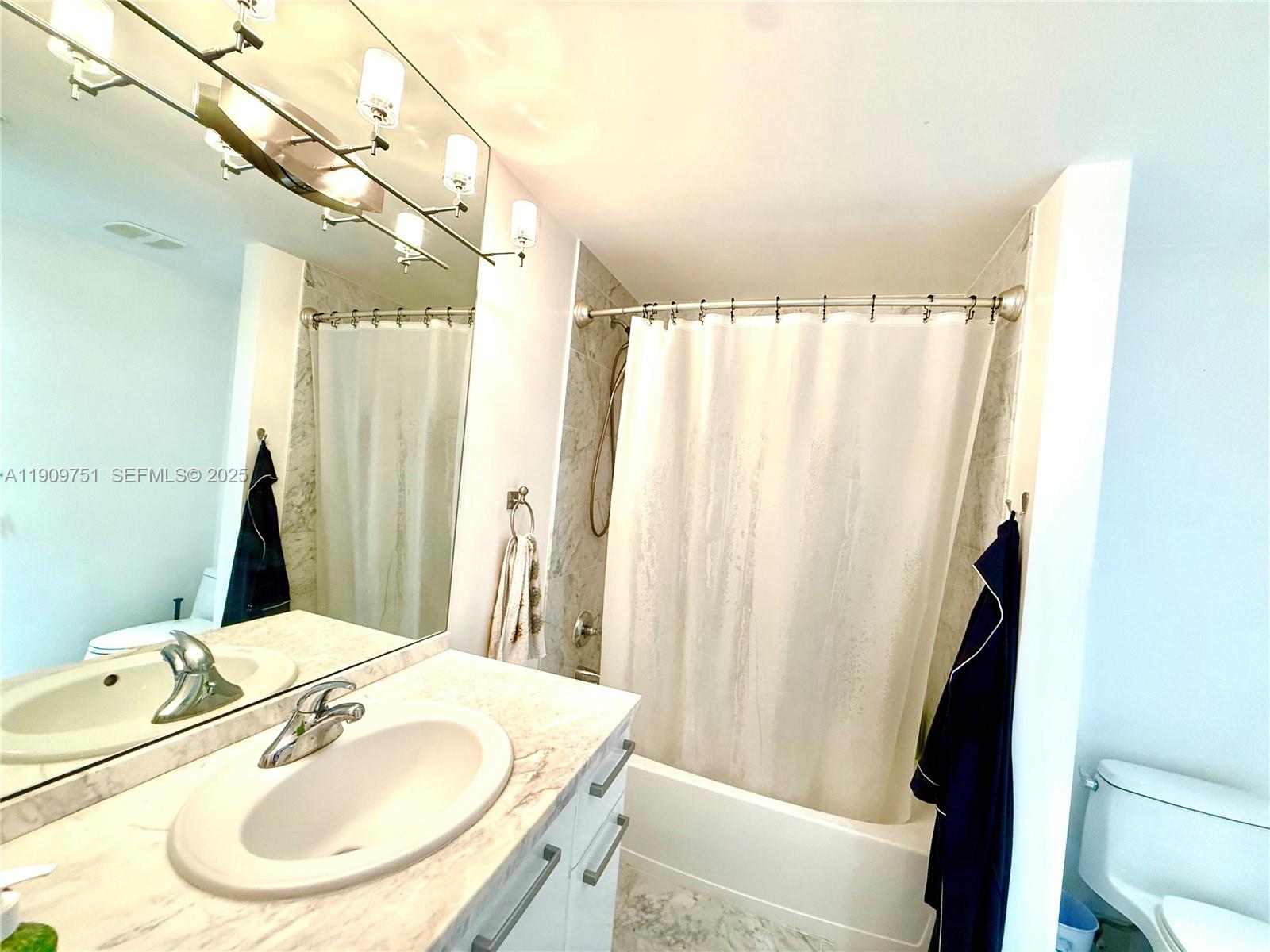 253 NE 2nd Street 219, Miami, FL 33132 photo 17