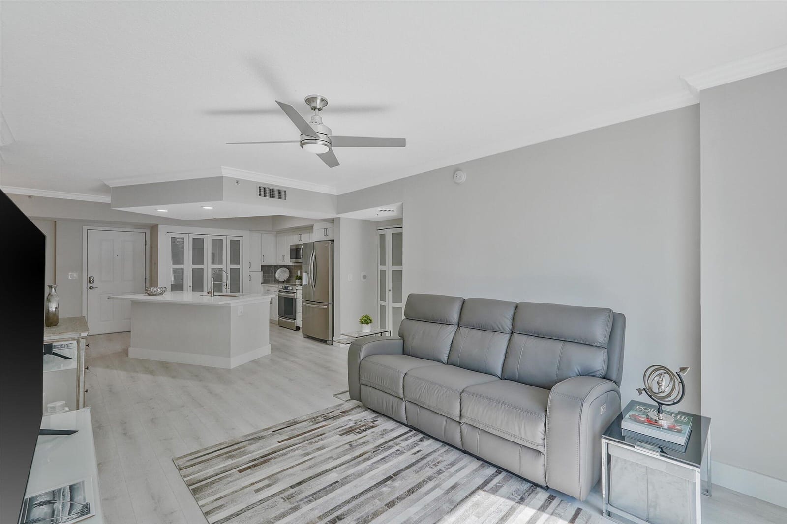 600 S Dixie Highway 637 — photo 4