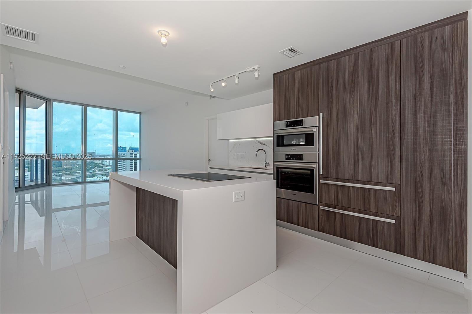 851 NE 1st Avenue 1608, Miami, FL 33132, Miami