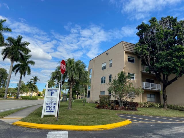 9370 SUNRISE LAKES Boulevard 105, Sunrise, FL 33322
