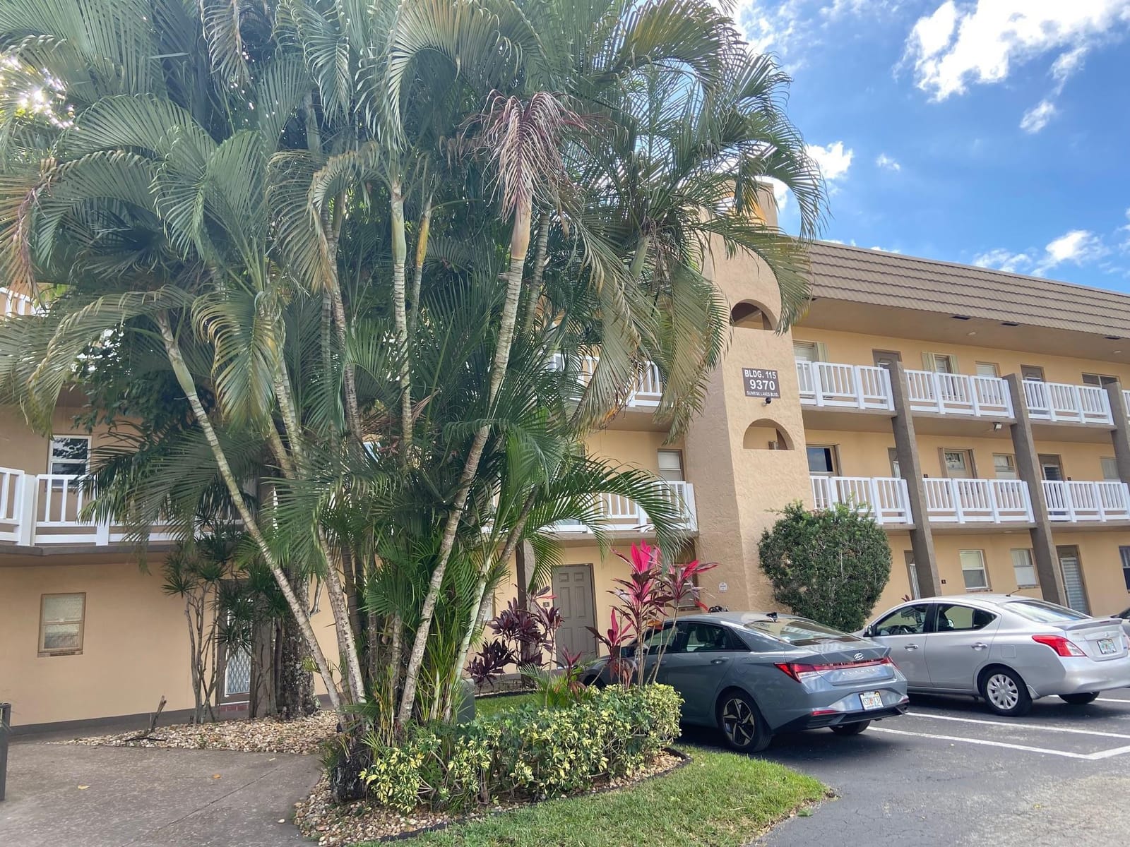 9370 SUNRISE LAKES Boulevard 105 — photo 3