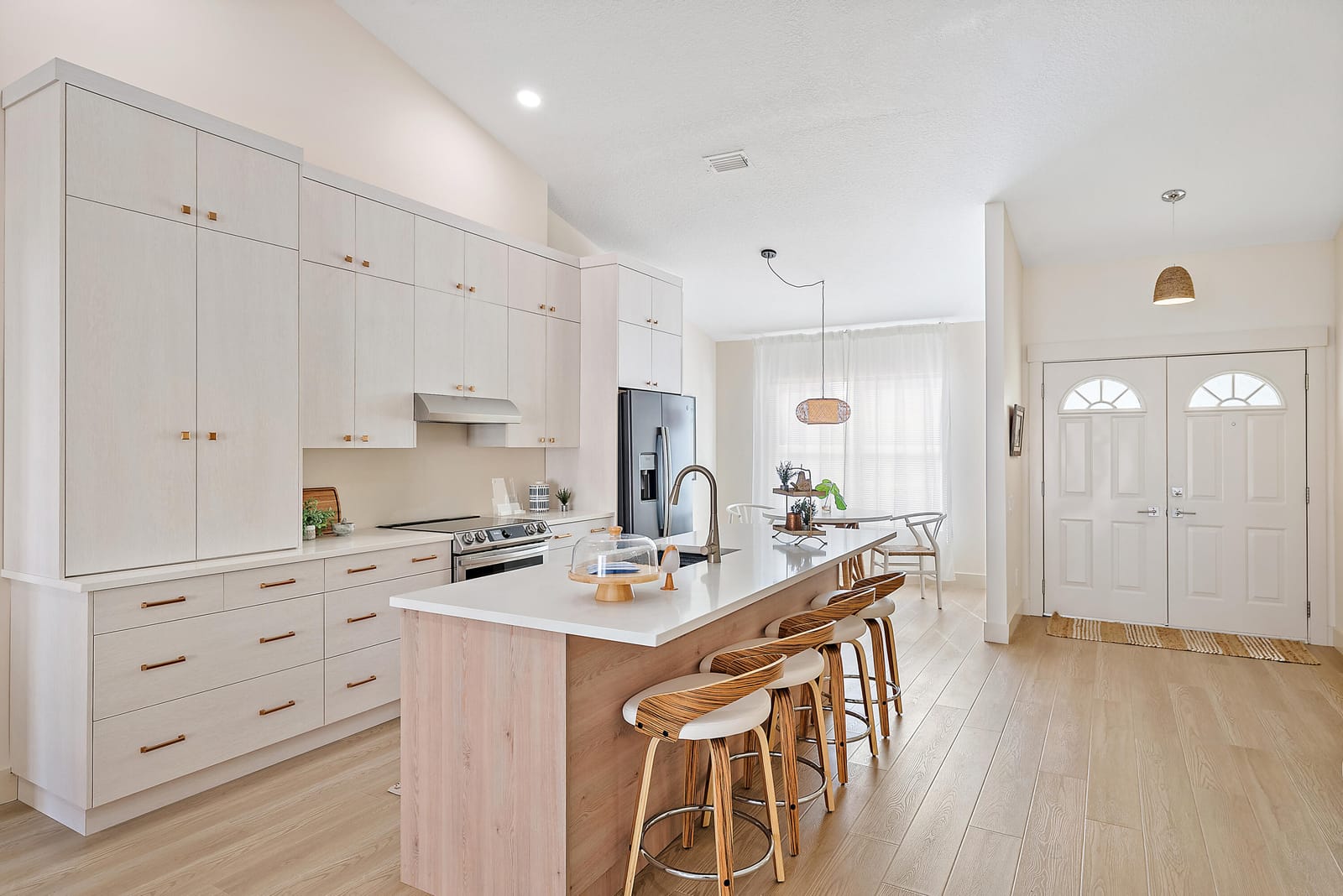 381 NW Sherry Lane — photo 3