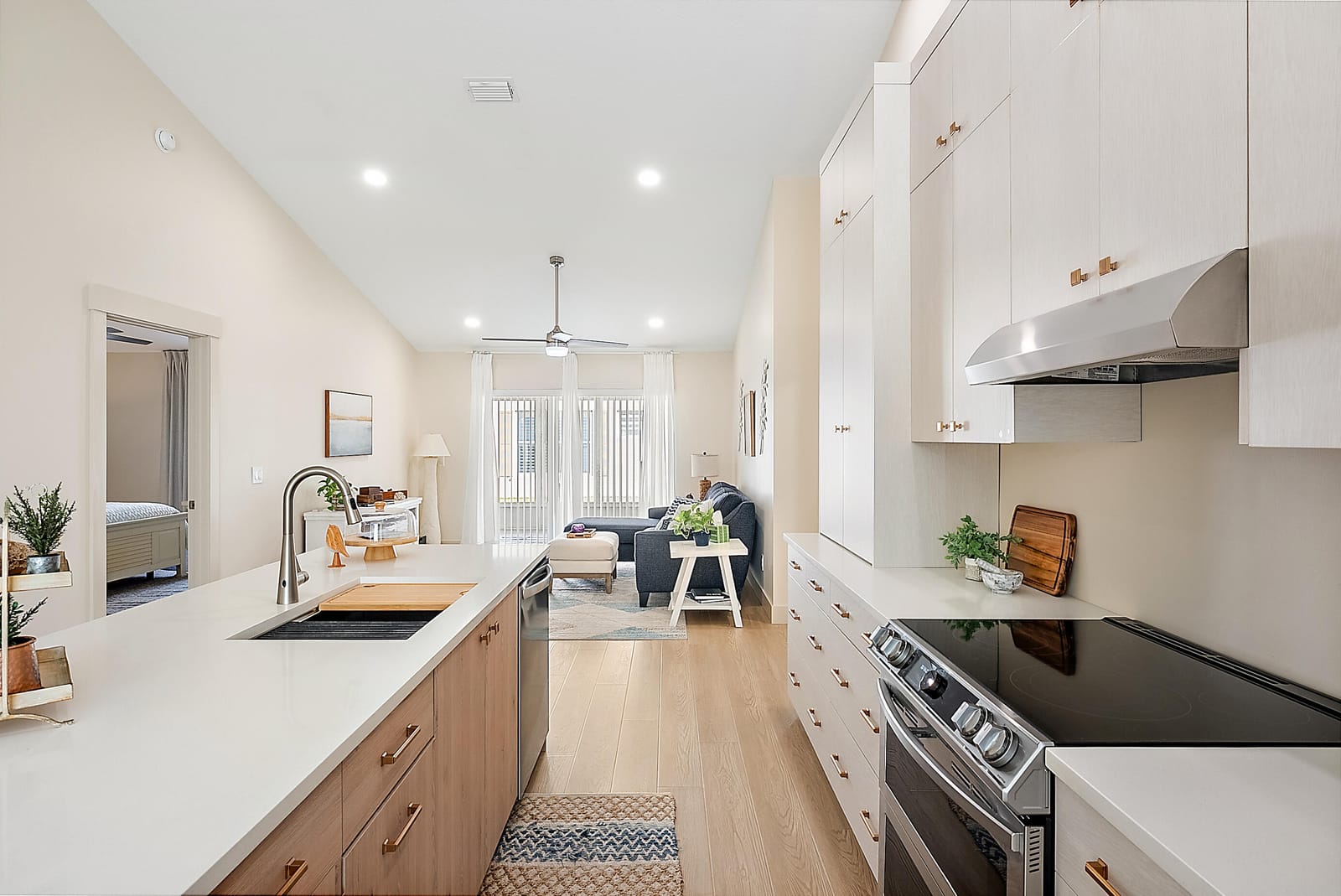 381 NW Sherry Lane — photo 6