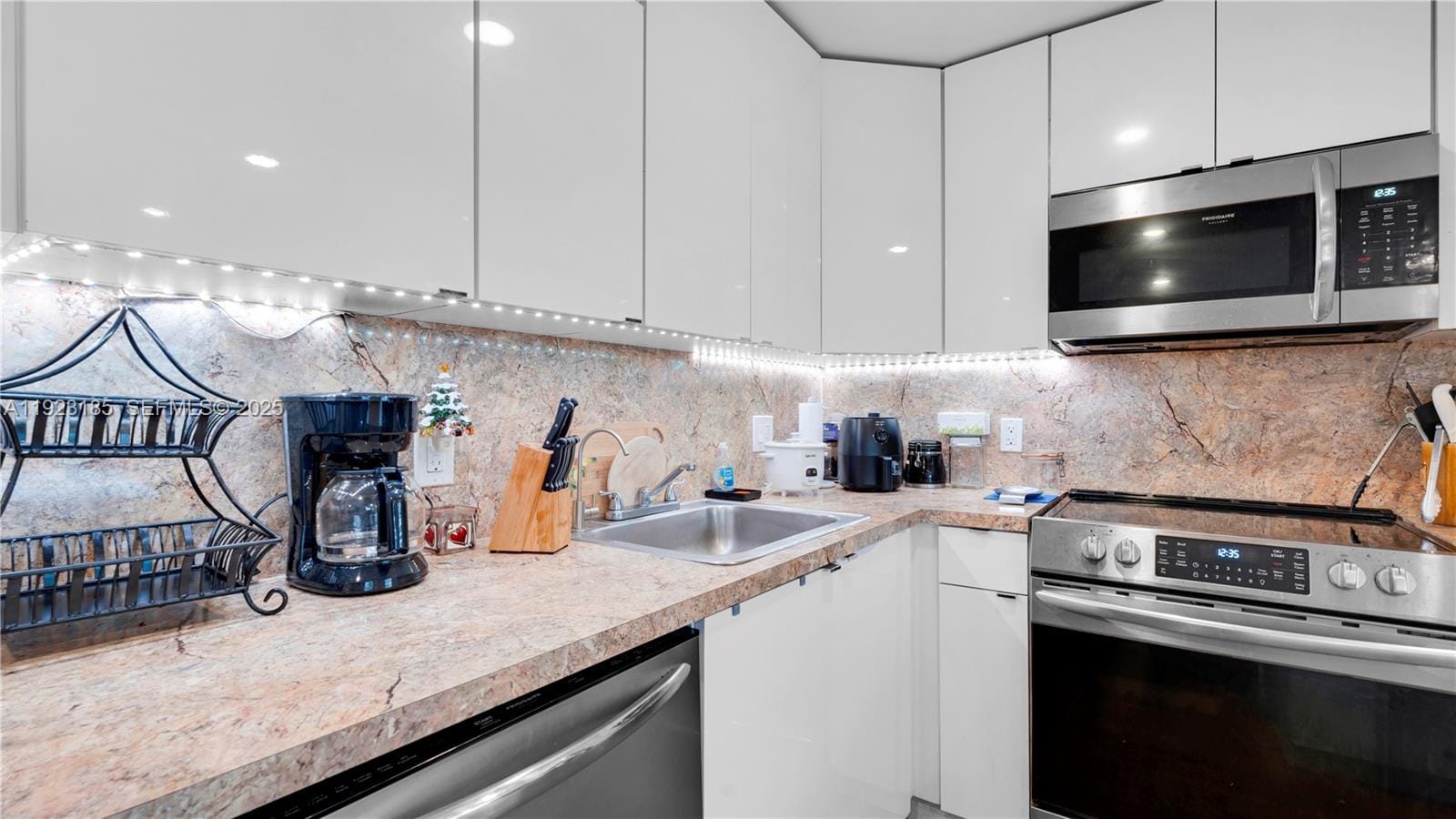 551 SW 135th Avenue 208B, Pembroke Pines, FL 33027 photo 8