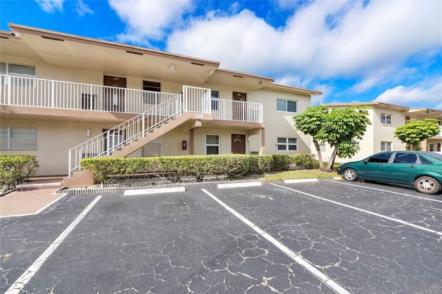 601 NW 76th Terrace 208, Margate, FL 33063