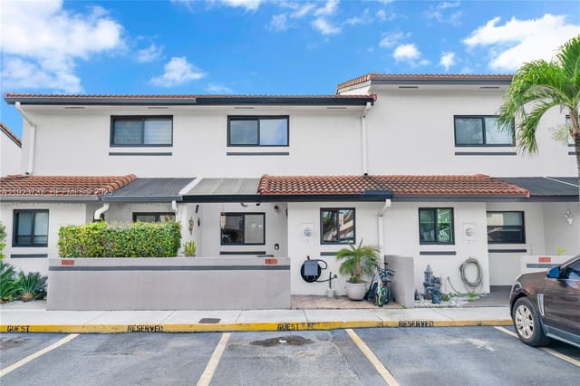 13462 SW 62nd Street 109C, sold in Kendall Lks E Lakeview Th, Miami, FL