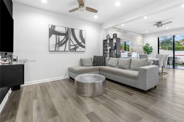 3337 W 91st Terrace, Hialeah, FL 33018