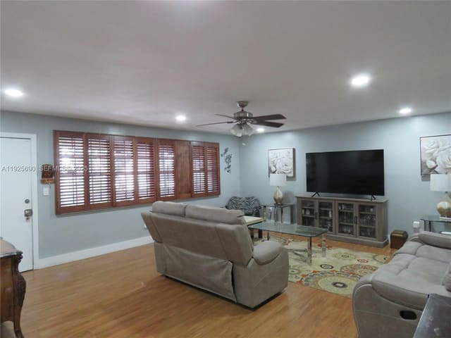 11840 NE 19th Drive 26, North Miami, FL 33181